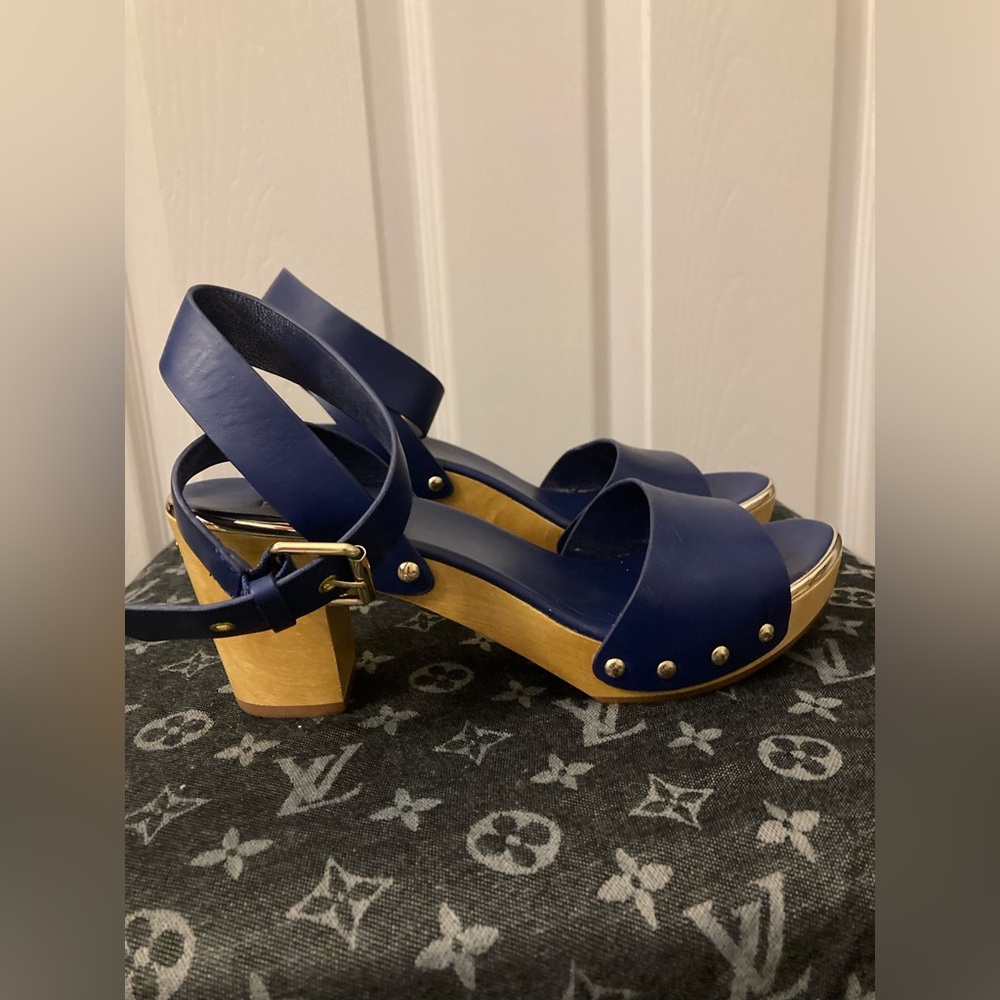 Kate Spade Blue Gold Strappy Wood Heels 8 - Picture 3 of 6
